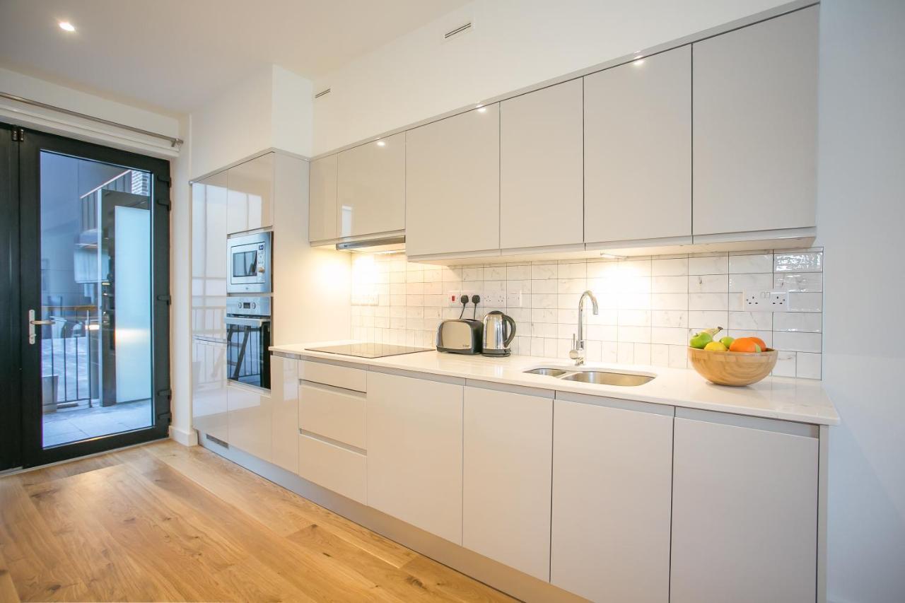 Grand Canal Square Apartments Дублин Экстерьер фото