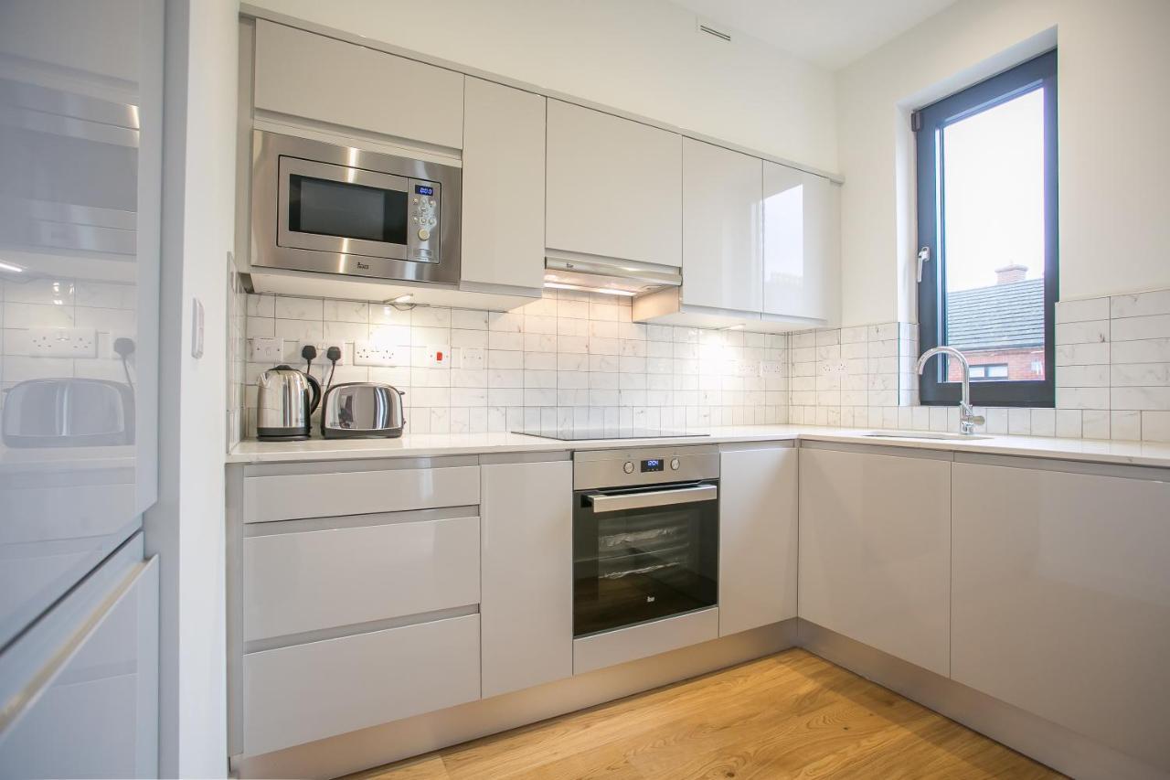 Grand Canal Square Apartments Дублин Экстерьер фото