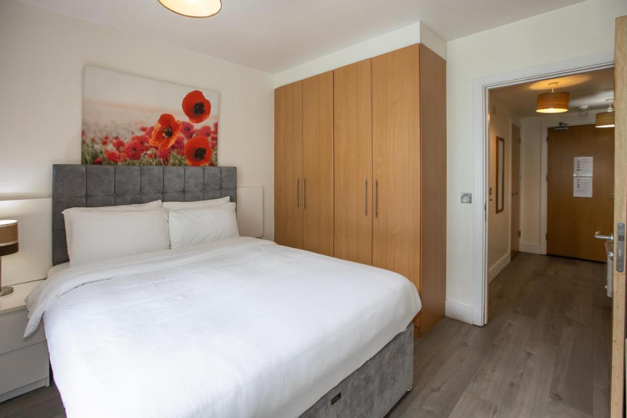 Grand Canal Square Apartments Дублин Экстерьер фото